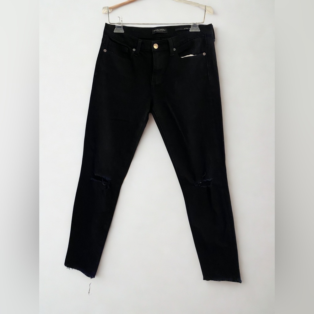 Banana Republic Low Rise Black Thrashed Skinny Jeans Size 28